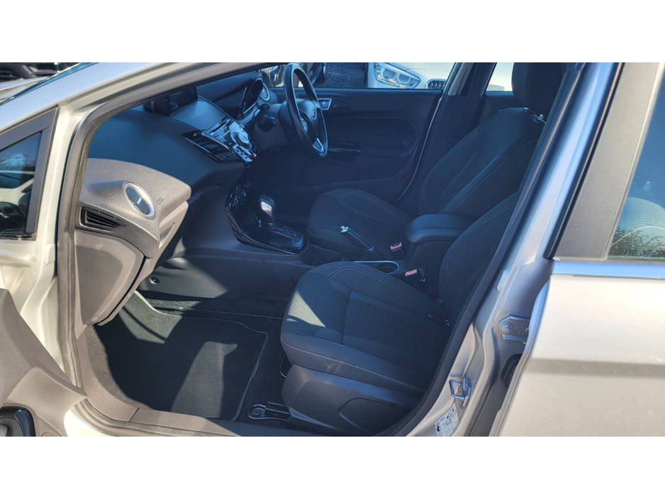 2016 Ford Fiesta - image 14