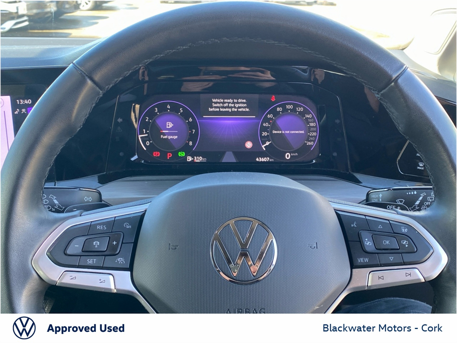 2023 Volkswagen Golf - image 15