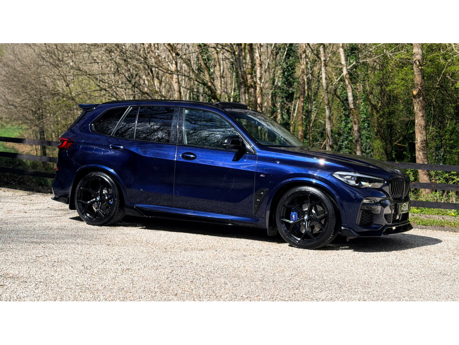 2020 BMW X5 - image 3