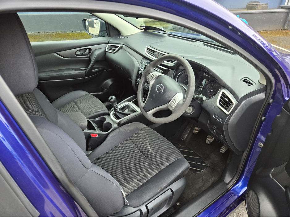 2015 Nissan Qashqai - image 3