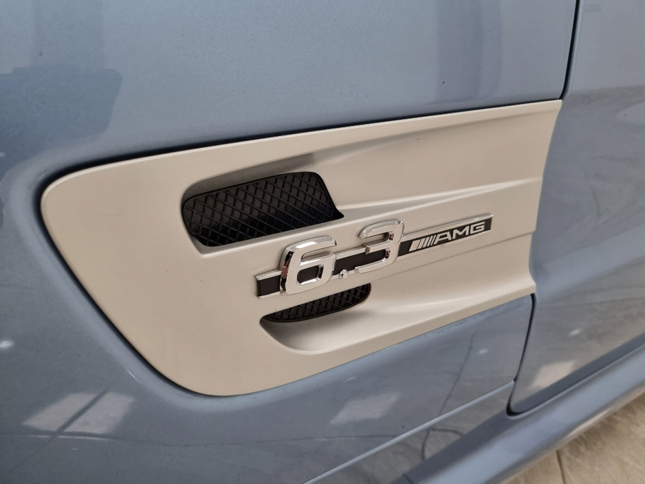 2010 Mercedes-Benz SL Class - image 7