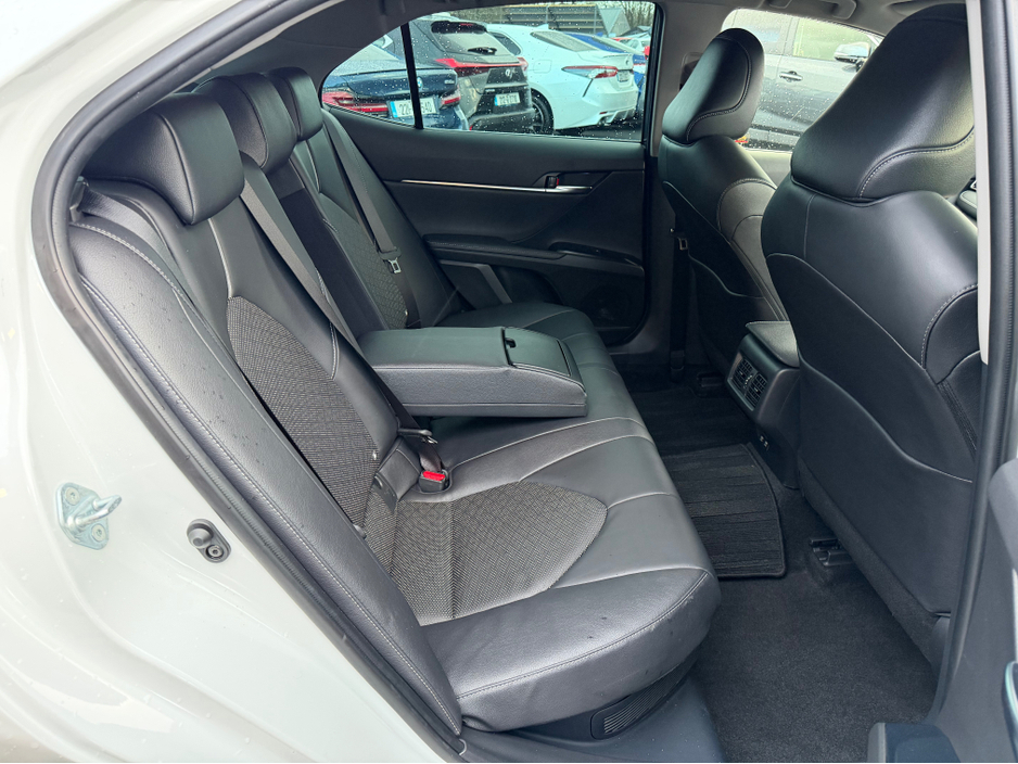 2020 Toyota Camry - image 32