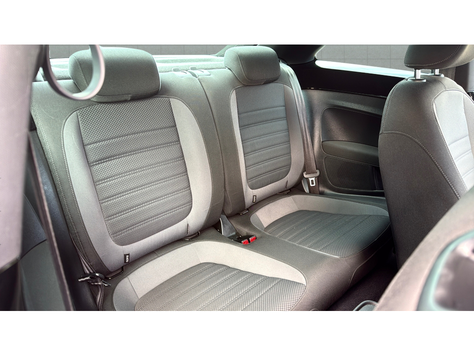 2017 Volkswagen Beetle - image 5