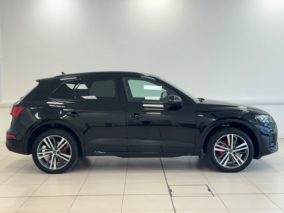 2025 Audi Q5 50 TFSI e 299HP S tronic quattro S Line €61,950
