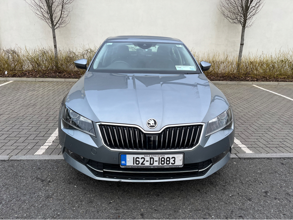 2016 Skoda Superb - image 2
