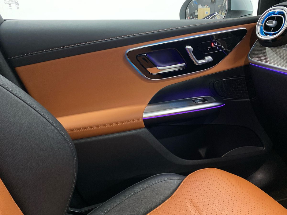 2025 Mercedes-Benz GLC Class - image 17