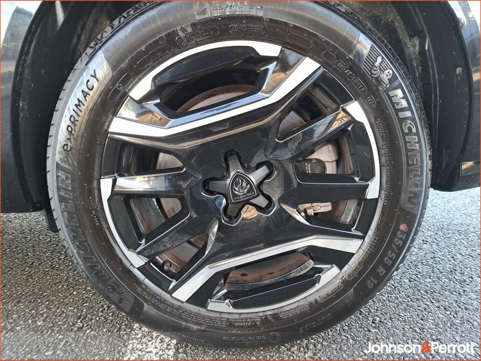 2025 Peugeot 5008 TOP SPEC ! BEV 73kwh 210hp GT ! €58,900