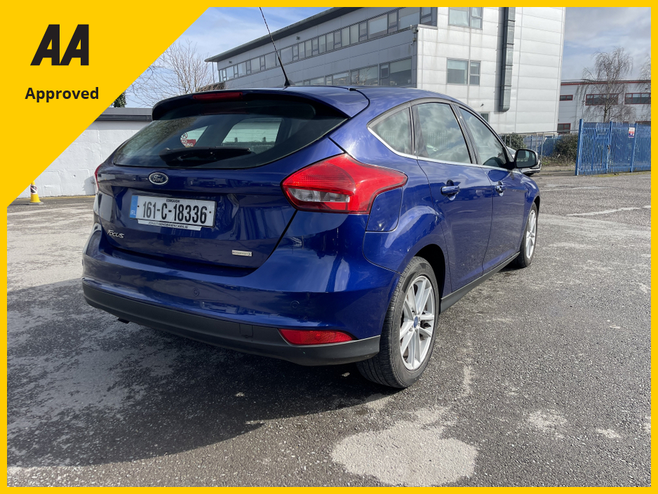 2016 Ford Focus - image 15