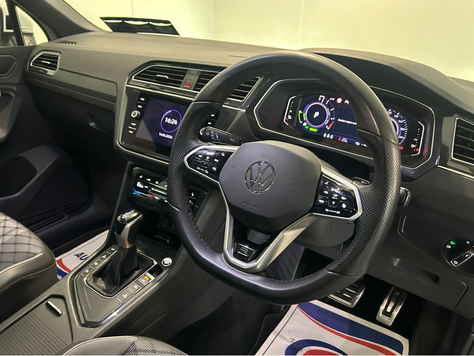 2023 Volkswagen Tiguan - image 14