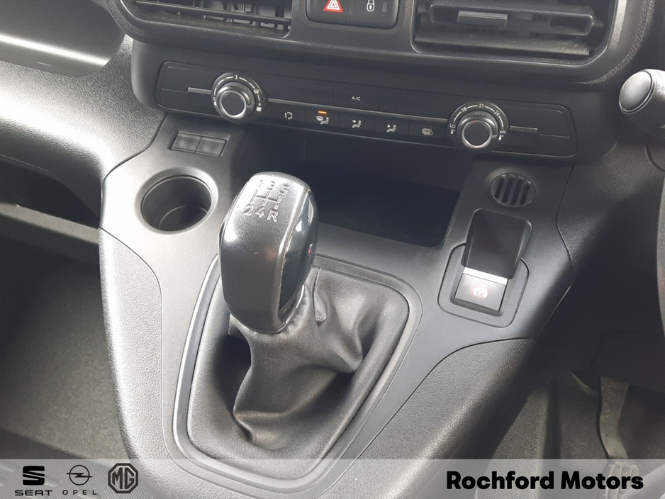 2021 Toyota Proace - image 13