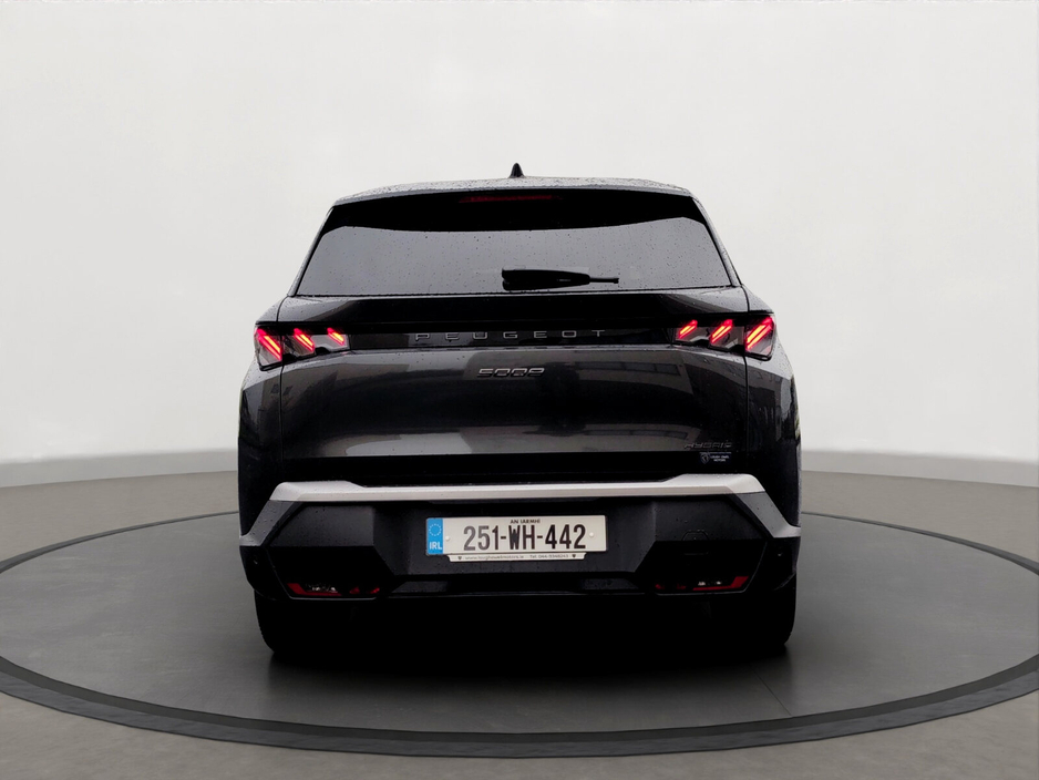 2025 Peugeot 5008 - image 2