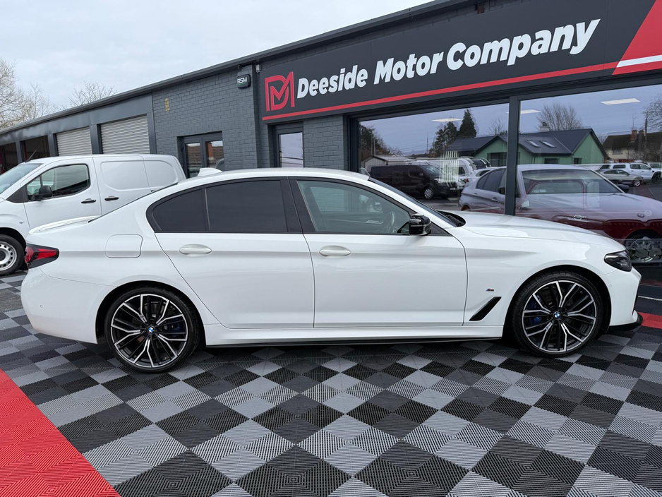 2021 BMW 5 Series - image 8