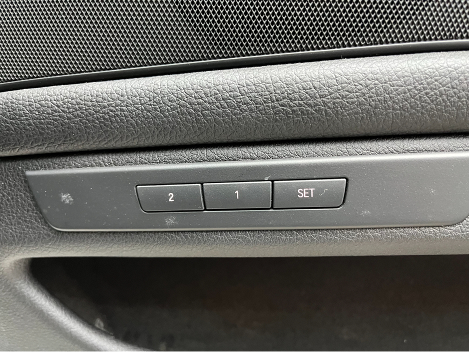 2017 BMW 5 Series - image 16