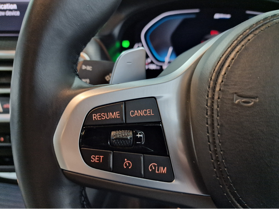 2022 BMW X3 30E M SPORT (PRO PACK / OYSTER LEATHER) X-DRIVE AUTOMATIC **ONE OWNER / TOP SPEC / 20" ALLOYS / APPLE CARPLAY / ADAPTIVE LED HEADLIGHTS / BMW M SEATBELTS / ELECTRIC BOOTLID /REVERSE CAMERA / SAT NAV** €49,900