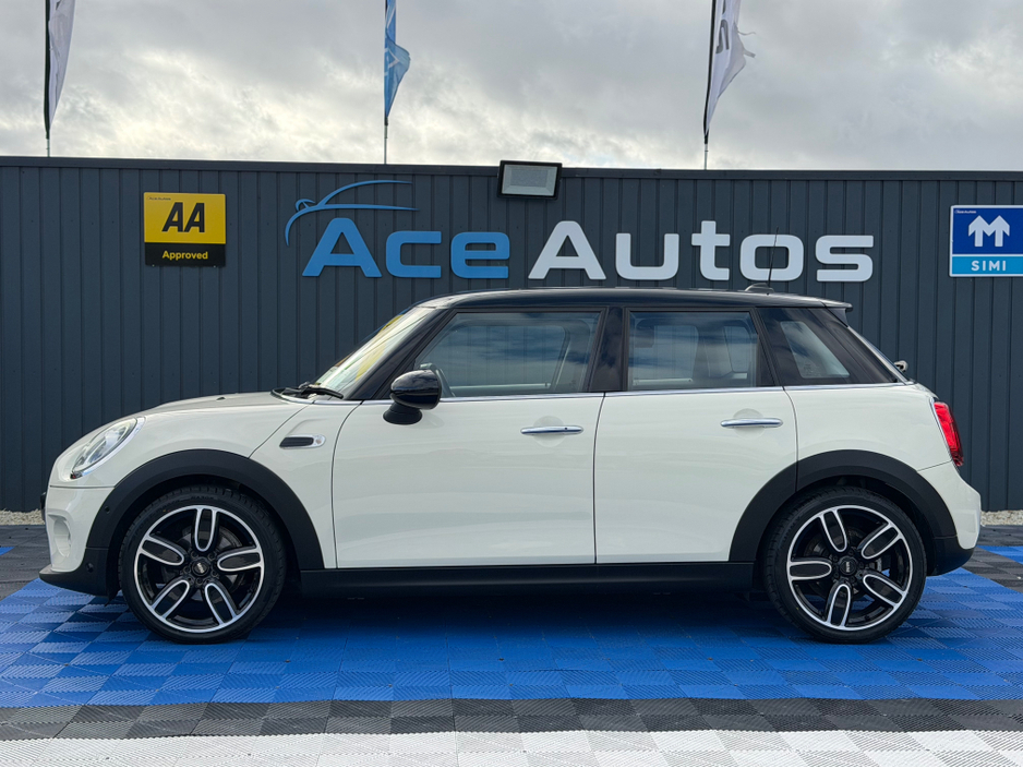 2019 MINI Cooper - image 4