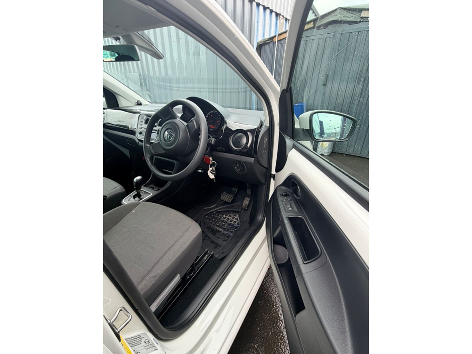 2014 Volkswagen up! - image 7