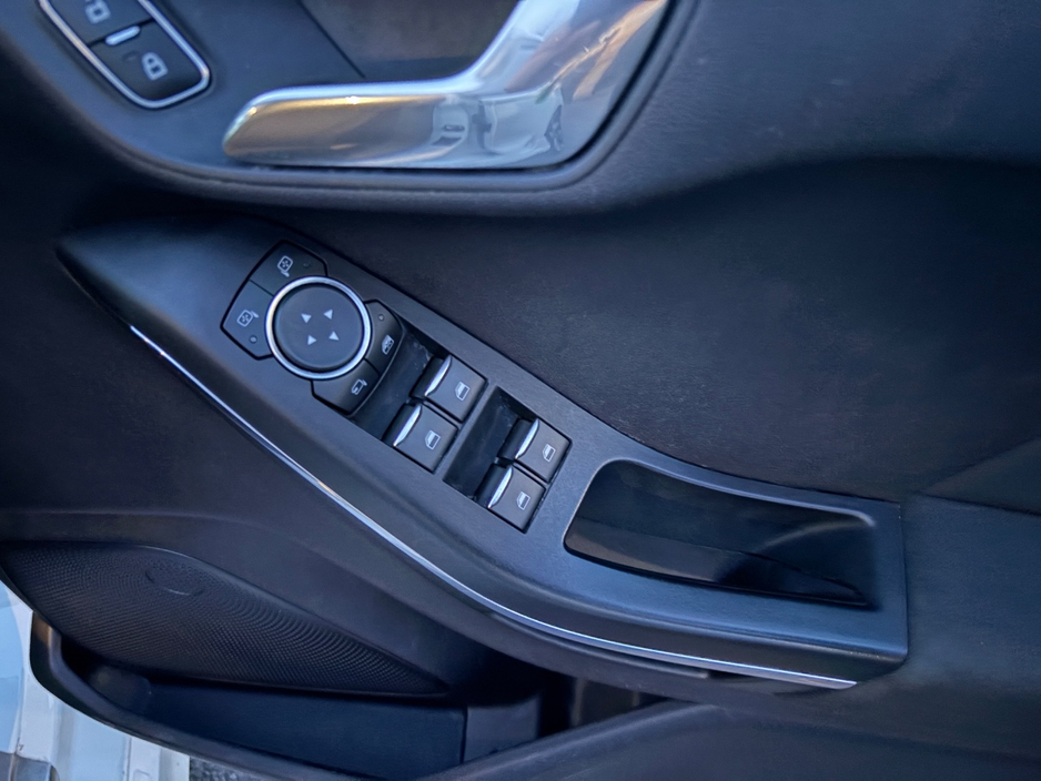 2021 Ford Fiesta - image 13