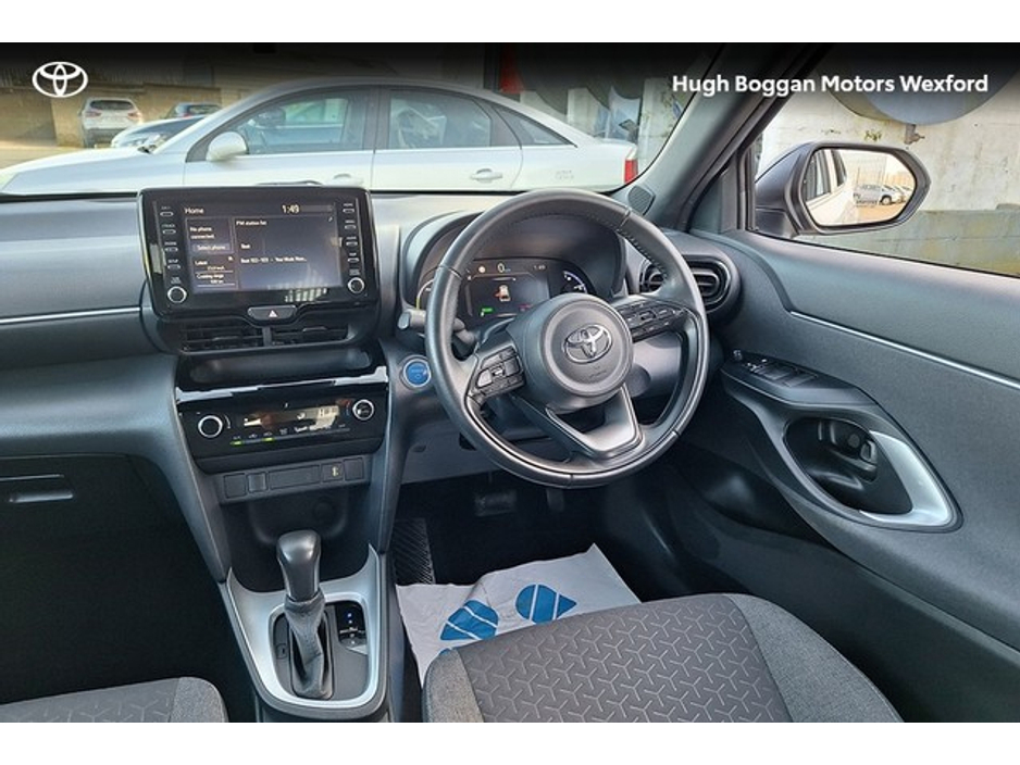 2023 Toyota Yaris Cross - image 9