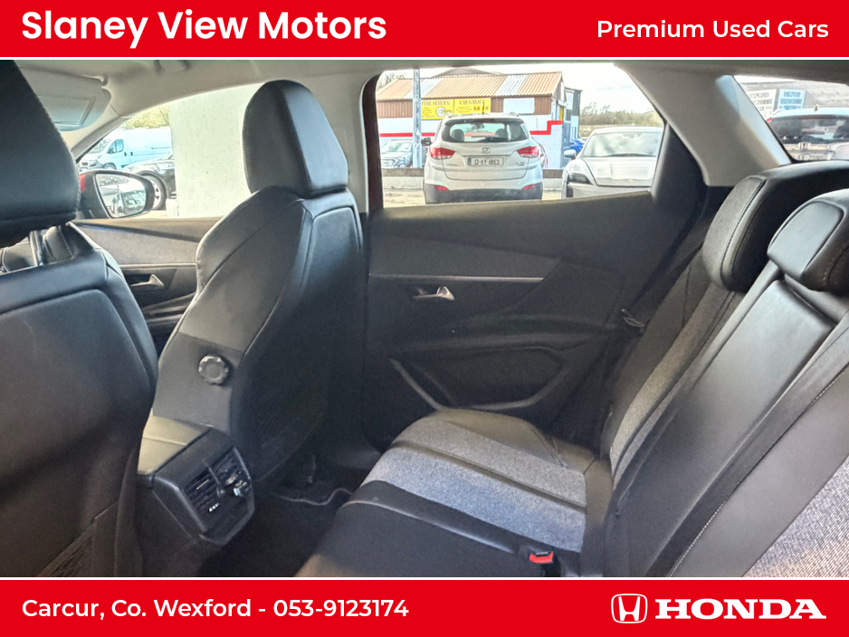 2018 Peugeot 3008 - image 6