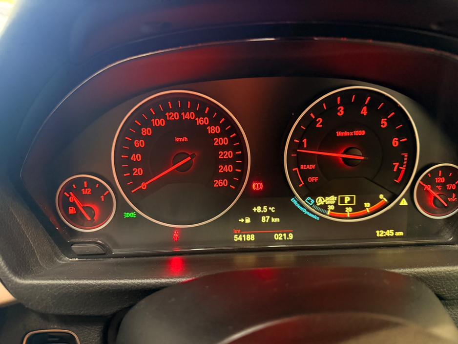 2015 BMW 3 Series - image 21