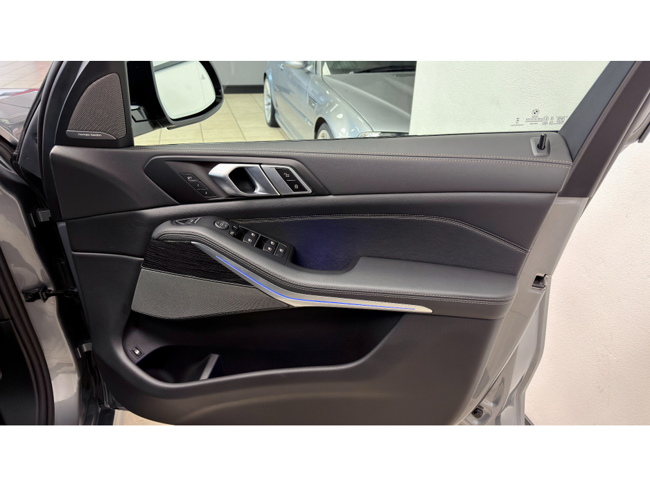 2025 BMW X5 50E MSPORT PRO €98,950