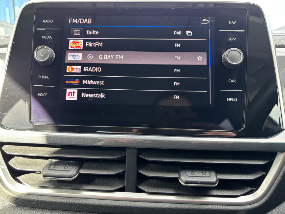 2023 Volkswagen T-Roc - image 40