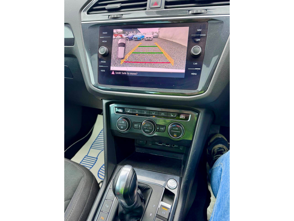 2018 Volkswagen Tiguan - image 11