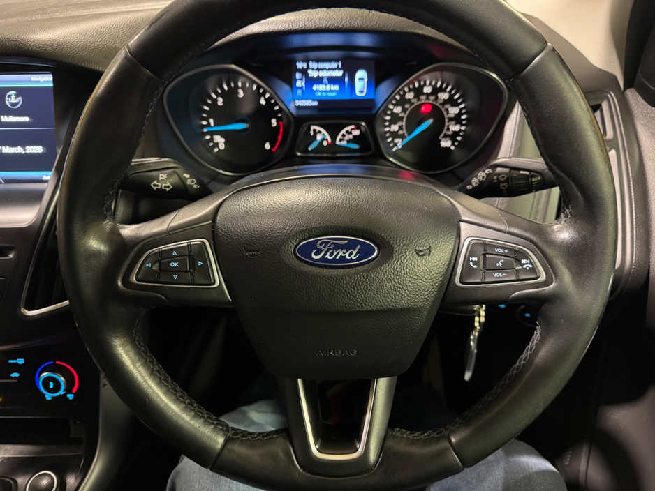 2015 Ford Focus - image 17