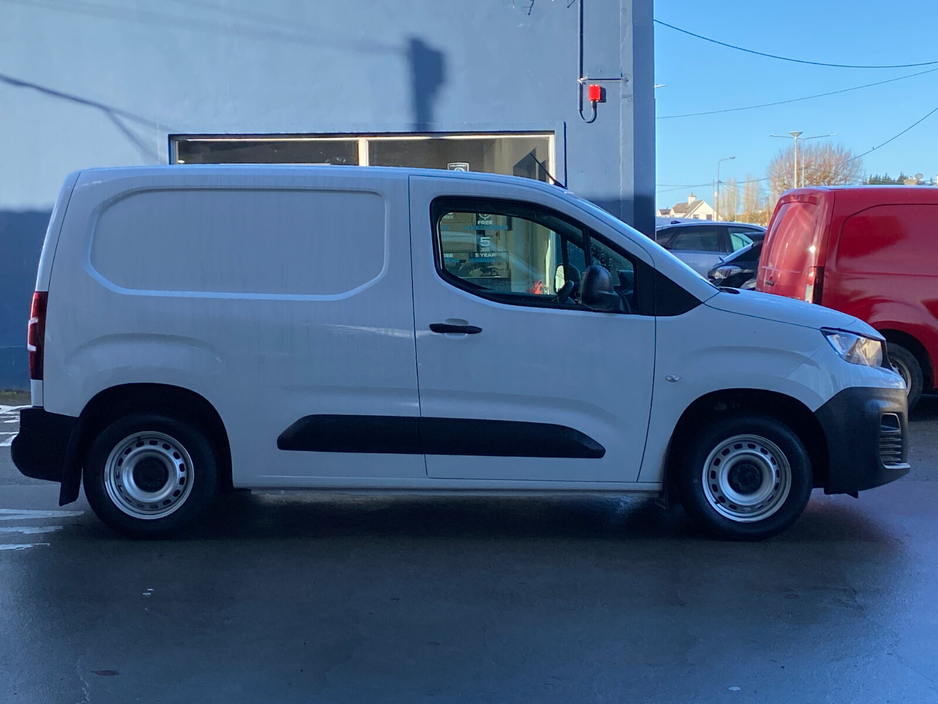 2024 Peugeot Partner  €18,618