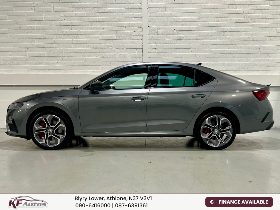 2023 Skoda Octavia - image 4