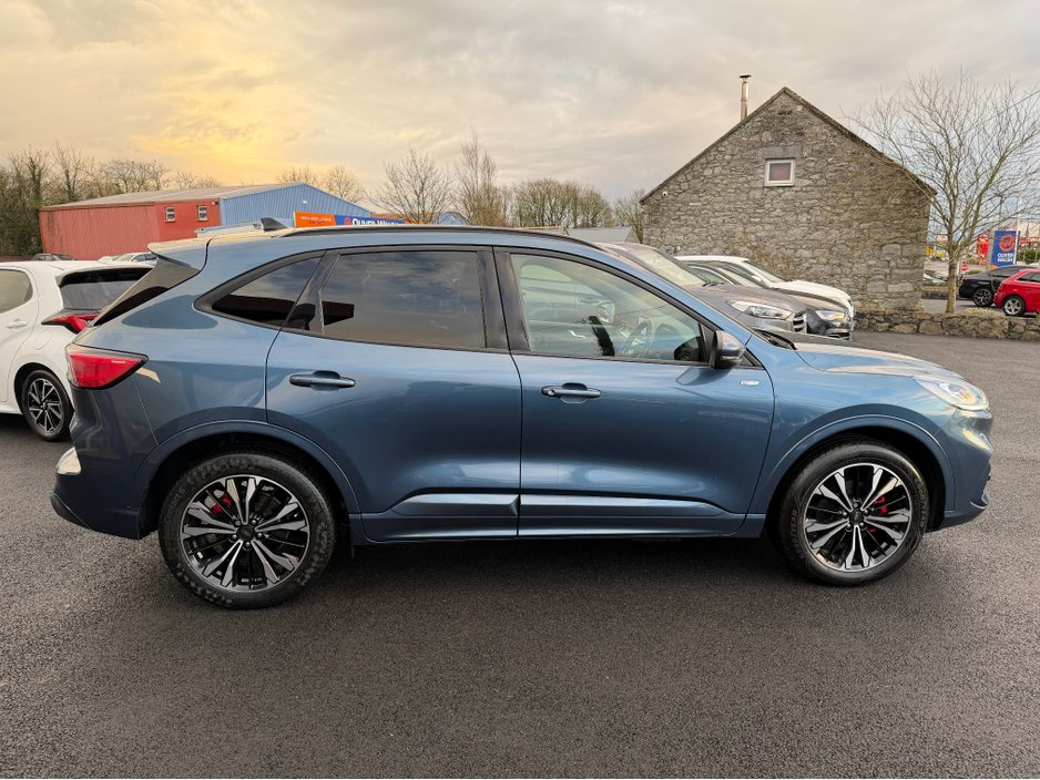 2022 Ford Kuga - image 10