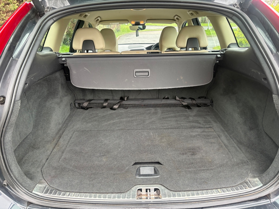 2014 Volvo XC60 - image 8