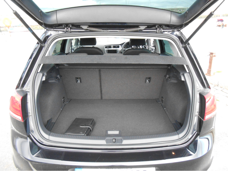 2016 Volkswagen Golf - image 8