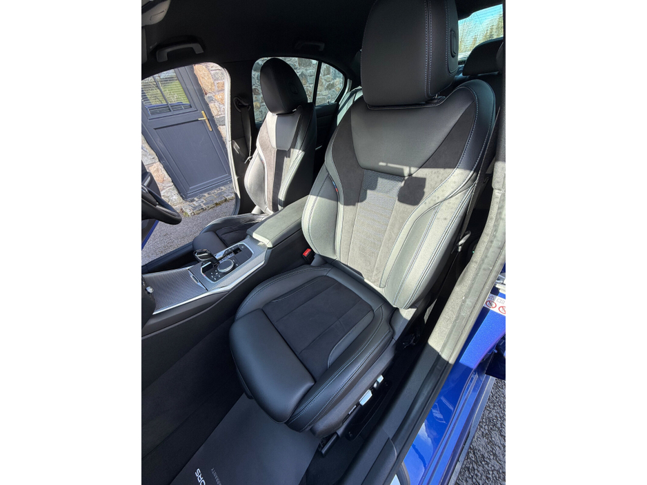 2020 BMW 3 Series - image 12