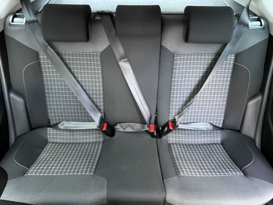 2015 Volkswagen Polo - image 12