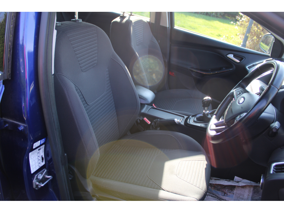 2018 Ford Focus - image 8