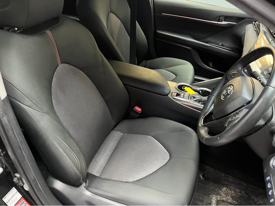 2020 Toyota Camry - image 10