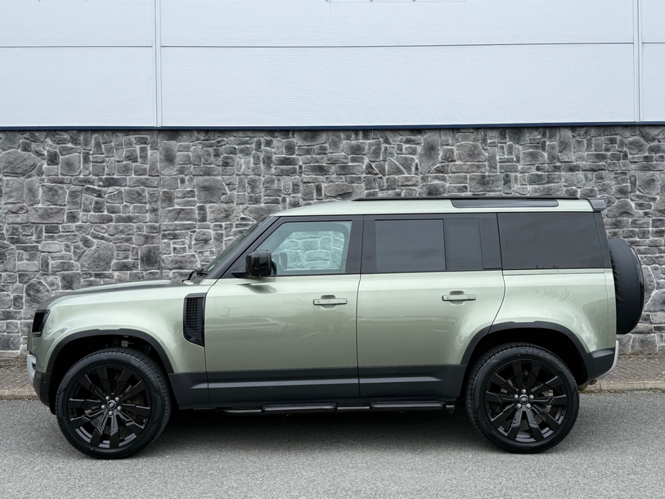 2021 Land Rover Defender - image 9