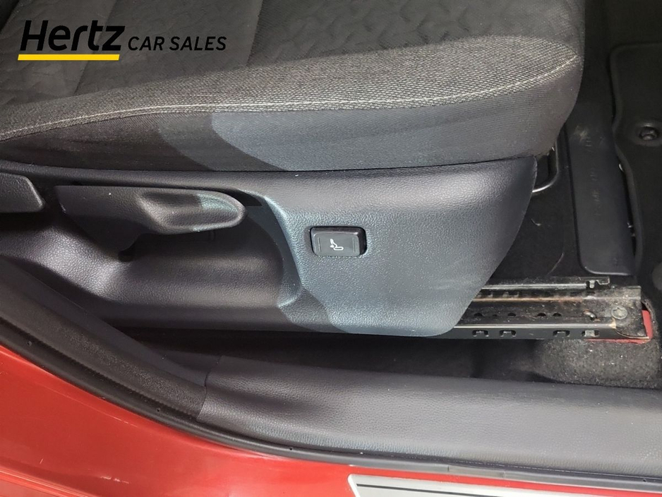 2023 Toyota Yaris Cross - image 19