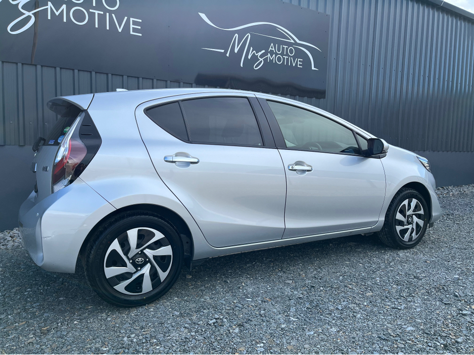 2020 Toyota Aqua - image 2