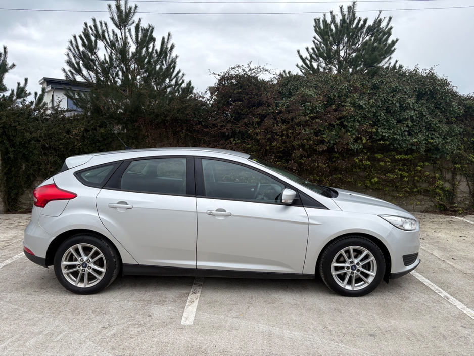 2016 Ford Focus - image 7