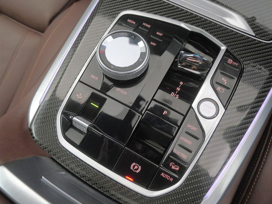 2025 BMW X5 - image 10