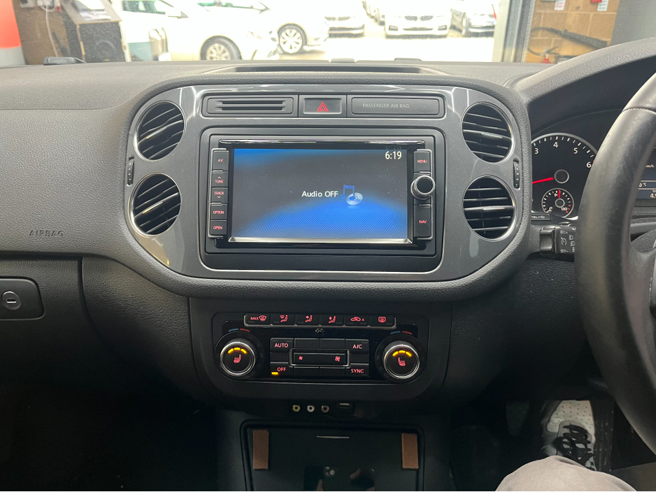 2013 Volkswagen Tiguan - image 18