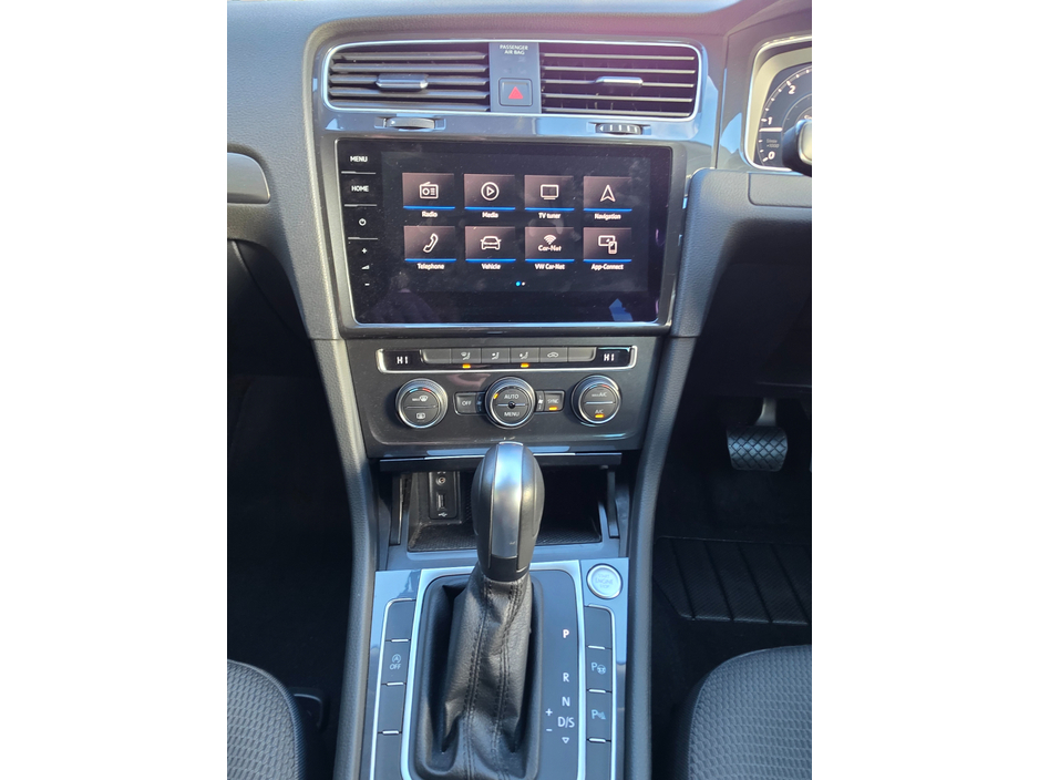 2020 Volkswagen Golf 2020 VW Golf 2.0 TDi Comfort Auto, Ultra Low Miles €24,900