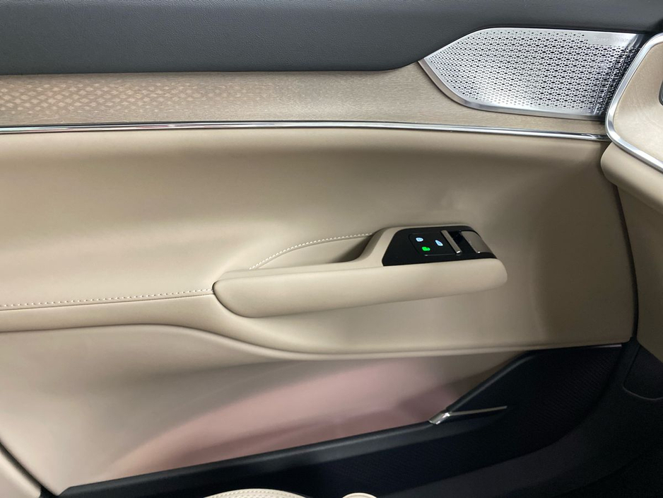 2026 Volvo EX90 - image 19