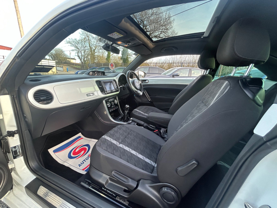 2017 Volkswagen Beetle - image 7