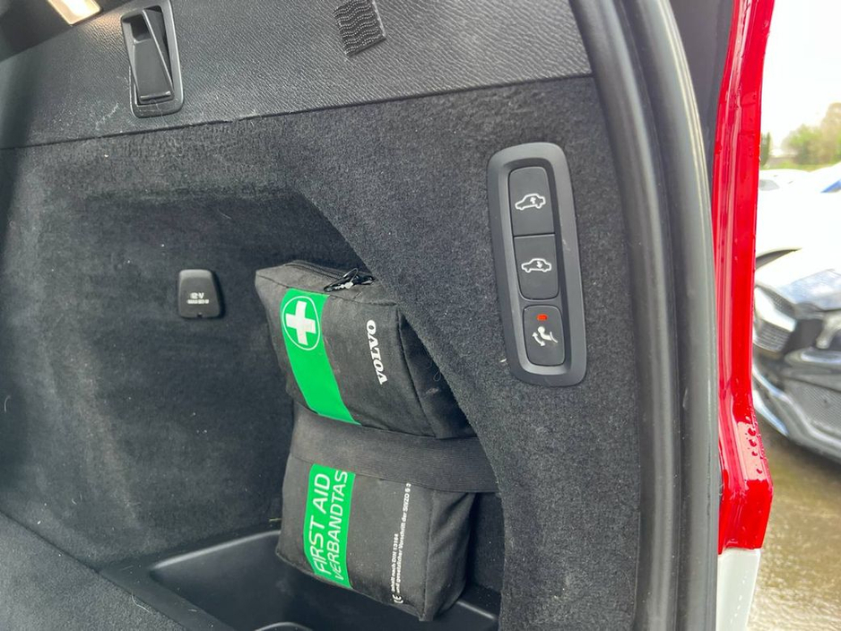 2022 Volvo XC90 R-DESIGN PRO T8 2.0 AWD HYBRID * HUGE SPEC * // OPENING PAN ROOF // LEATHER HEATED SEATS // RETRACTING TOW HOOK €46,900