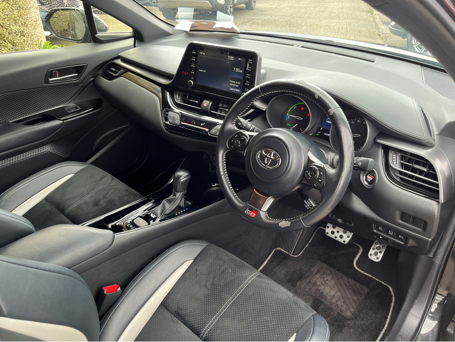 2020 Toyota C-HR - image 12