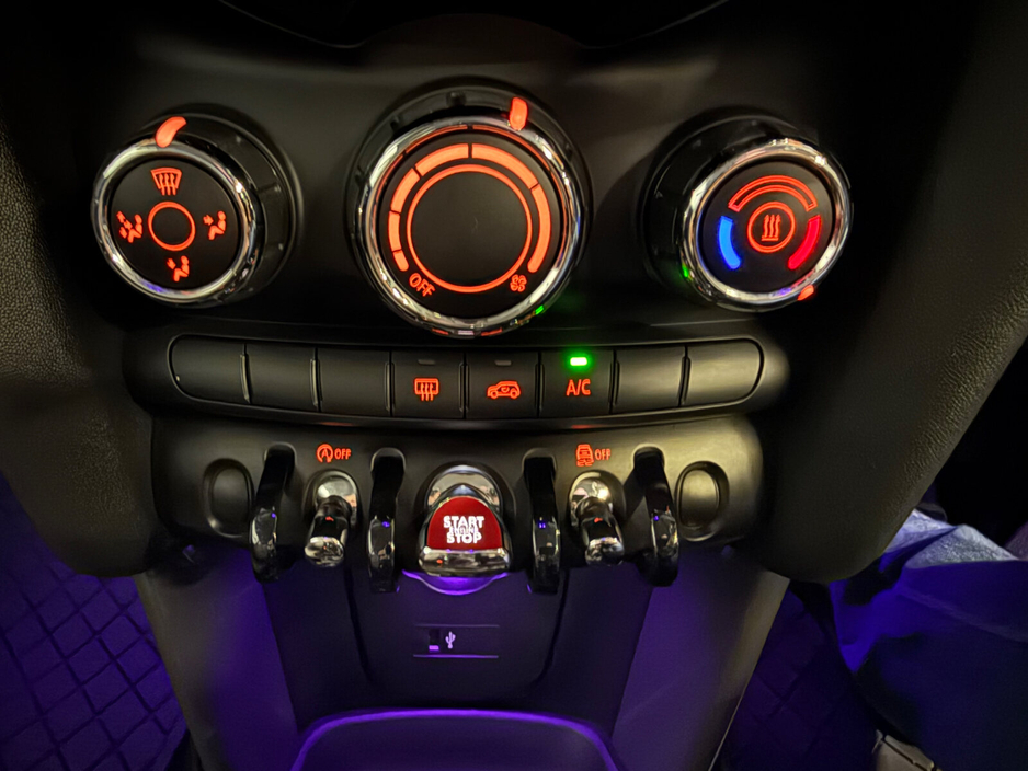 2020 MINI Hatch  €17,900