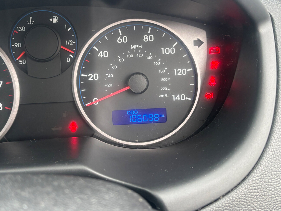 2013 Hyundai i20 - image 9